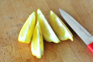 https://aducksoven.com/wp-content/uploads/2012/07/sliced-lemons-300x200.jpg