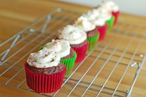 Chocolate Cupcakes with Peppermint Frosting from A Duck's Oven. The perfect treat for the holidays (or anytime)! 