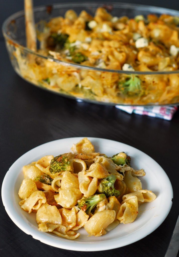 Buffalo Mac and Cheese with Blue Cheese and Broccoli from A Duck's Oven