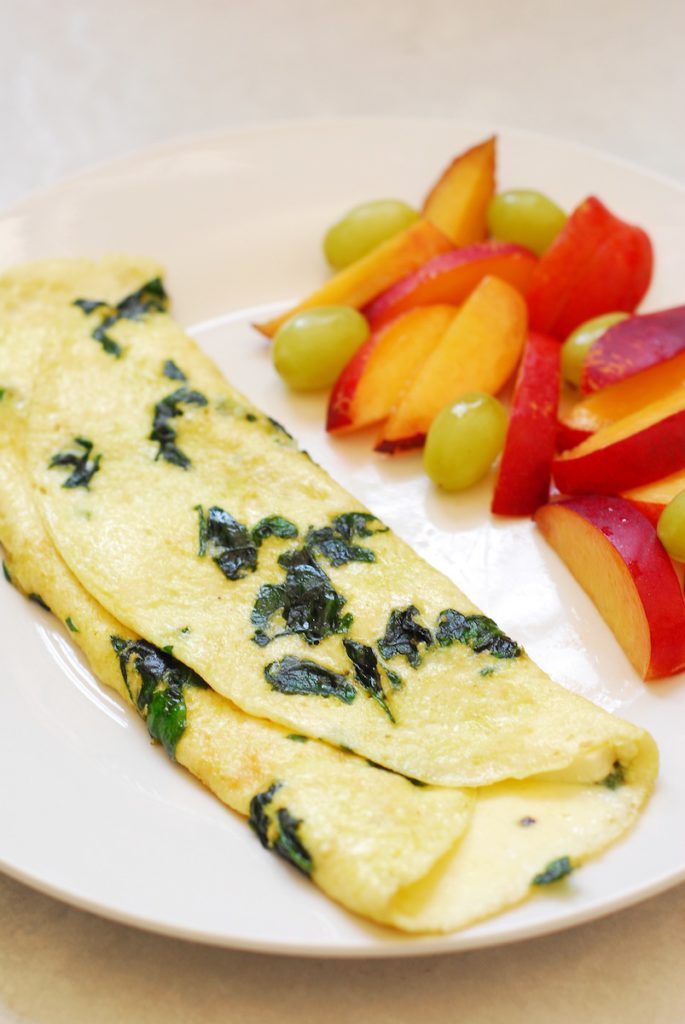 Spinach and Feta Omelette from A Duck's Oven. This breakfast is easy to whip together, healthy, and filling. Only 309 calories!